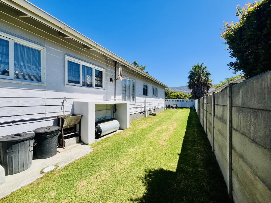 4 Bedroom Property for Sale in Sandbaai Western Cape
